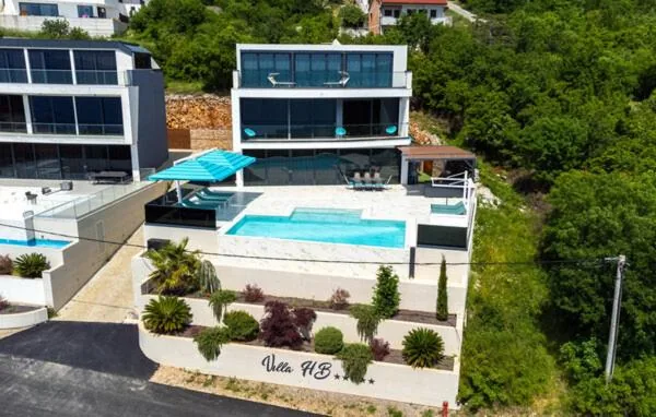 Villa Hb Crikvenica — Außenbereich